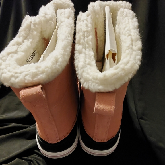 Brand New Cat & Jack Girls Ae055 Kit Snow Boot - Picture 4 of 5